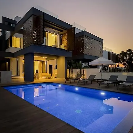 Sunrise Beachfront Villas - Villa 3 Paralimni Exterior photo