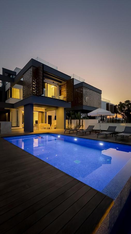 Sunrise Beachfront - 3 Villa *