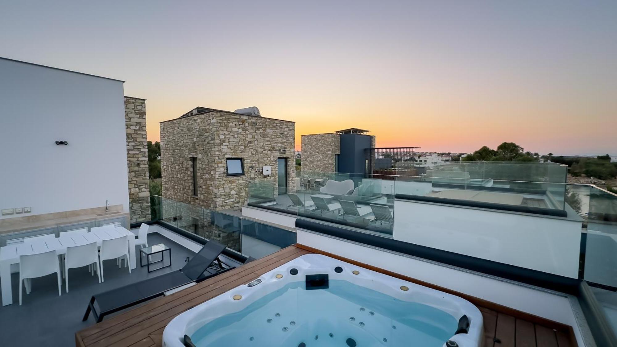 Sunrise Beachfront - 3 Paralimni