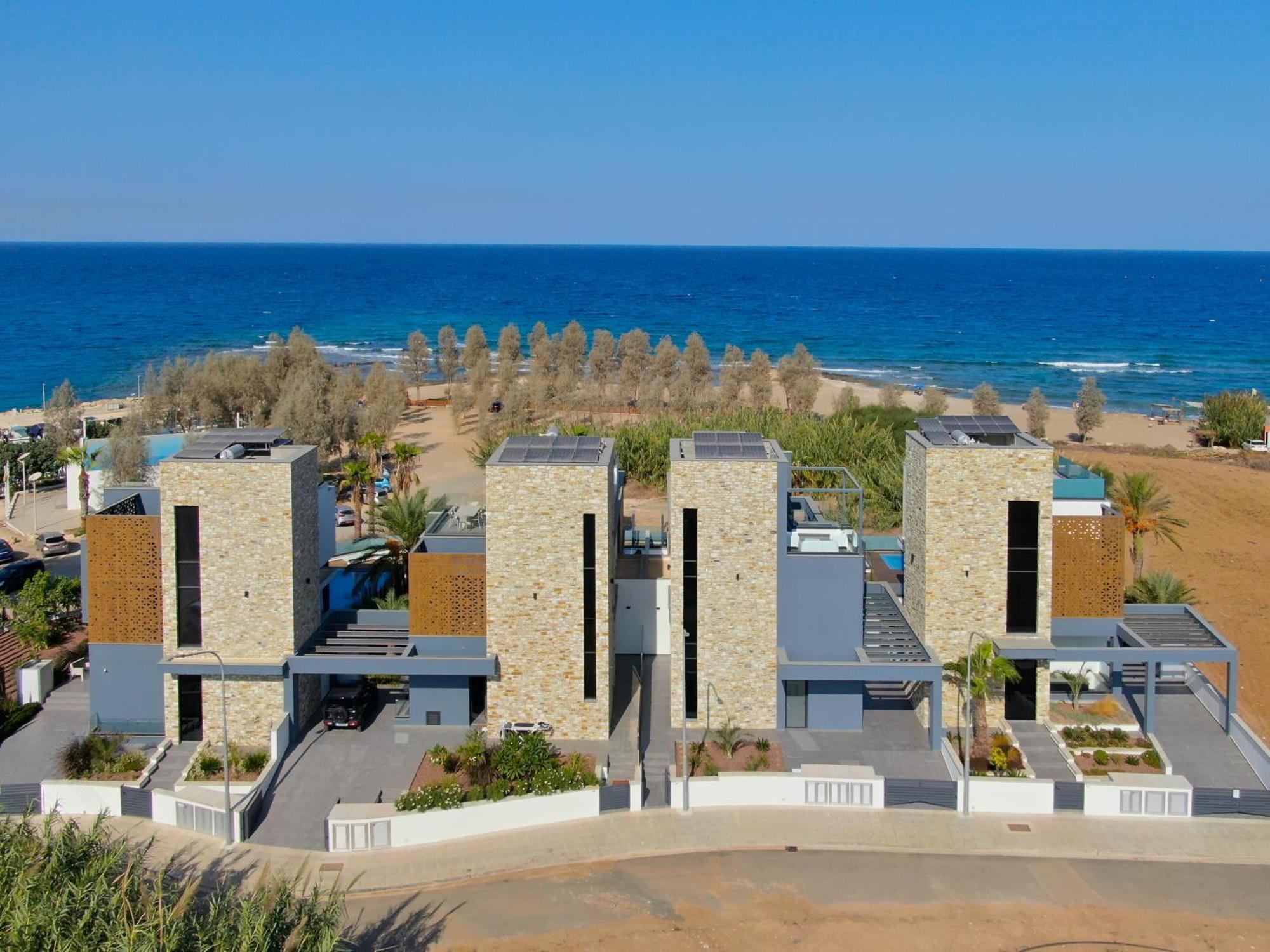 Sunrise Beachfront - 3 Villa